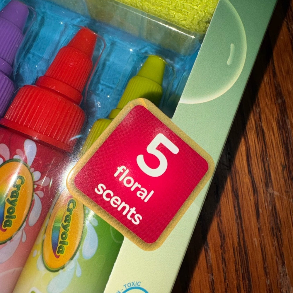 CRAYOLA BATH TIME FUN BODY WASH PEN SET 5 FLIRAL SCENTS & A CLOTH NIP - Picture 4 of 5